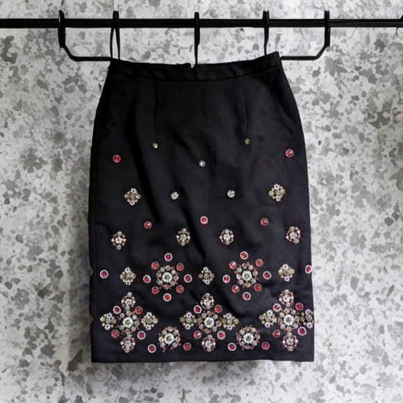 White House Black Market beaded skirt - Picture 6 of 9